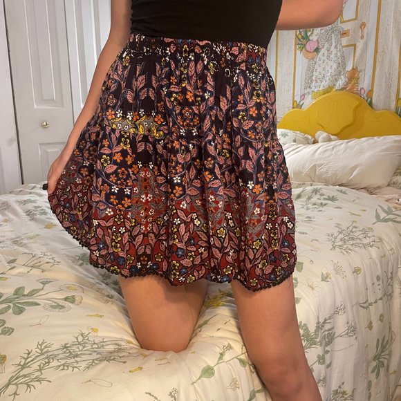 Black Flower skirt with pom poms! - Picture 4 of 10